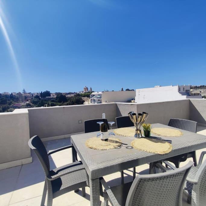 Cozy Penthouse In Central Malta Apartamento Balzan Exterior foto